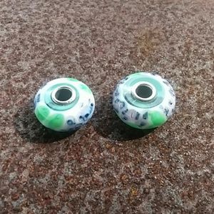 Set of 2 identical trollbeads